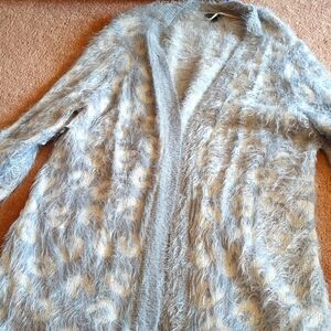Beautiful Grey Cream Long Sleeve Cardigan Sweater XL. Apt 9. Never Worn. SALE
